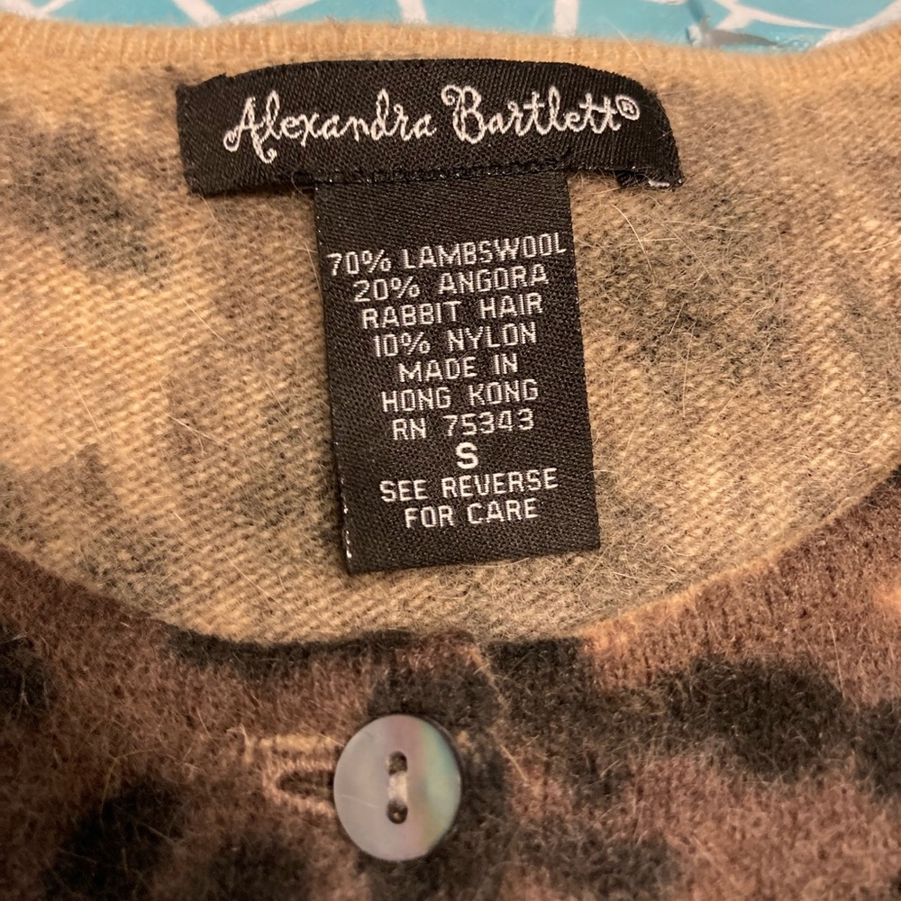 Alexandra Bartlett button up cardigan. - Picture 2 of 4